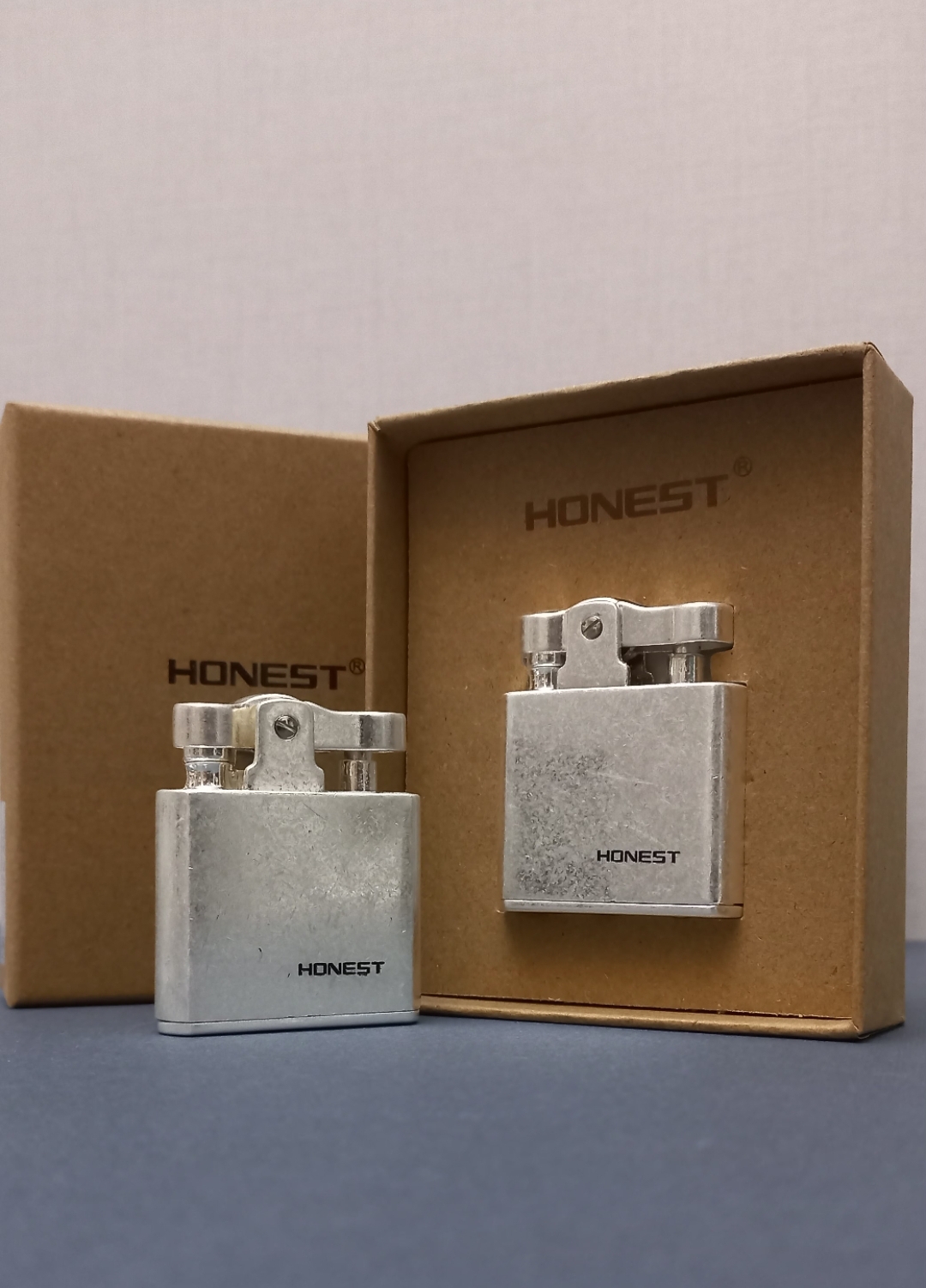 فندک بنزینی برند هانست طرح رانسون کادت HONEST مدل آنتیک زیرخاکی