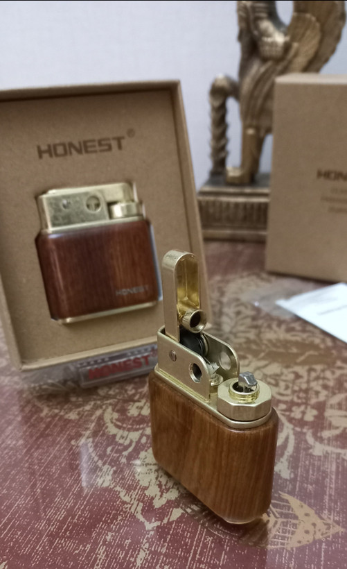 فندک بنزینی هانست مدل چوبی HONEST